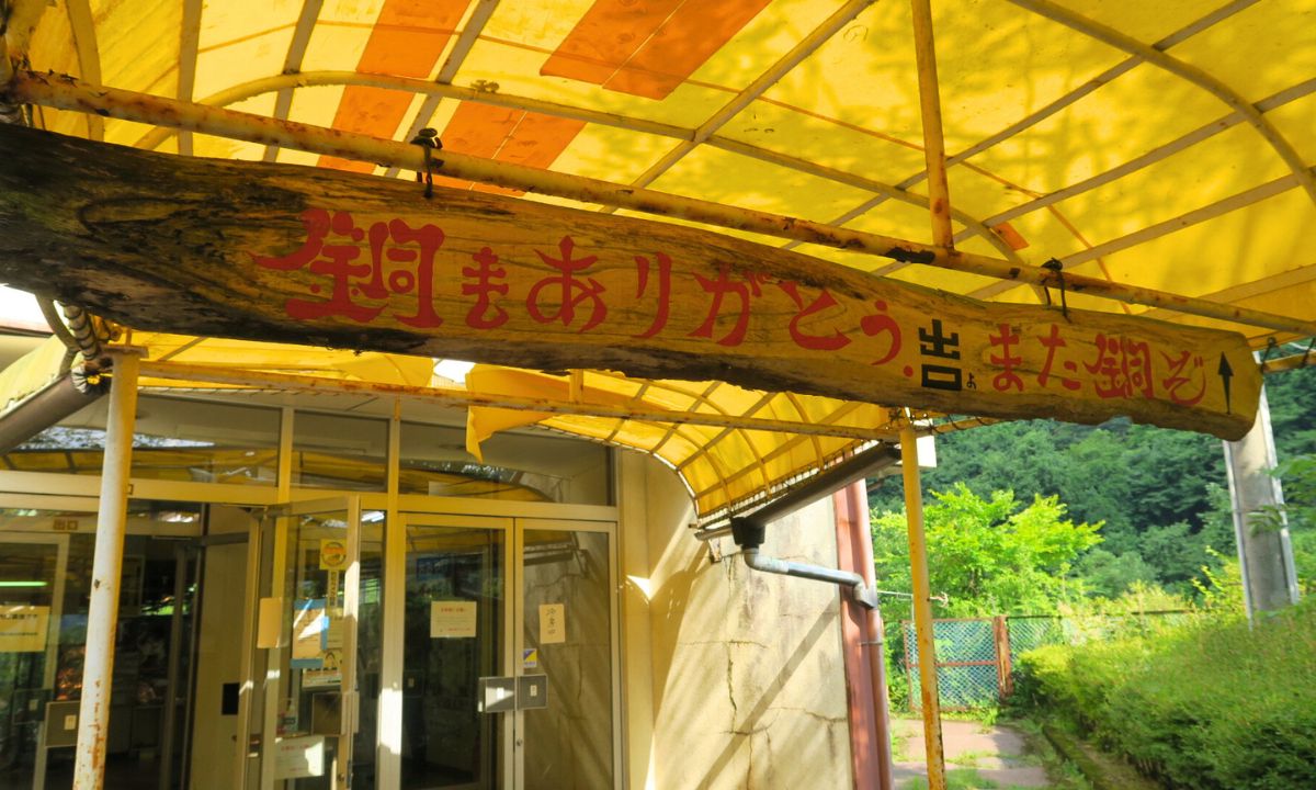 わたらせ渓谷鐵道『トロッコわたらせ渓谷号』家族で楽しむ絶景ローカル線の旅_銅もありがとう、また銅ぞ